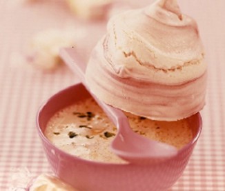 Meringues roses crème anglaise au nougat